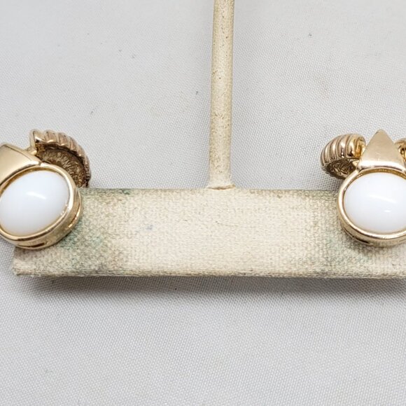 Vintage 1980s Signed Panetta Goldtone White Cabochon Pierced Earrings - Picture 10 of 11